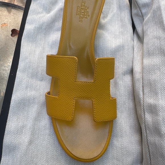 Hermès Oasis Oran Sandals Yellow Leather Size 39 (US 9) - Picture 1 of 3